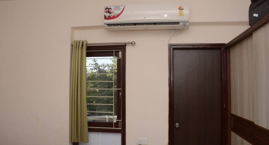 Shikhar Service Apartments, Vadodara 5